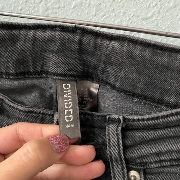 H&M Divided Gray Distressed Busted Knee Jeans 28 - Picture 3 of 9
